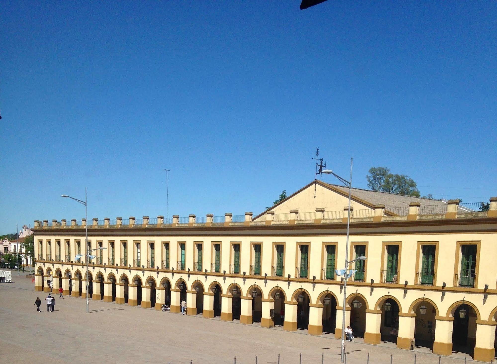 Real Hotel Lujan Екстер'єр фото