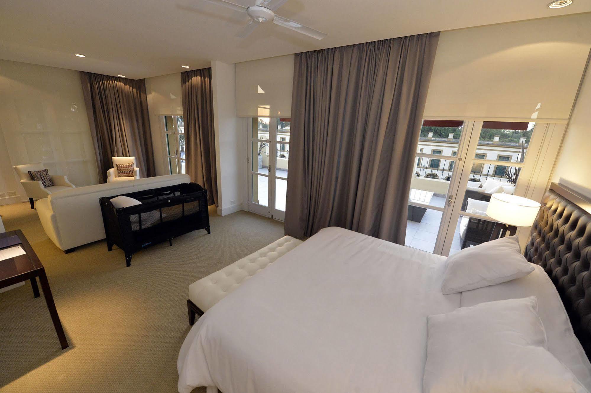 Real Hotel Lujan Екстер'єр фото